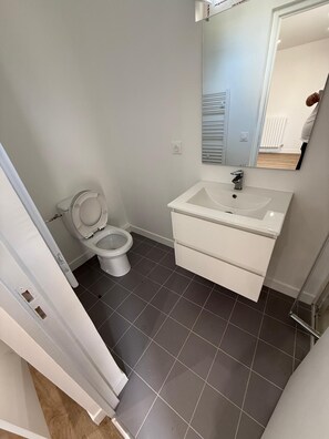 HandtĂŒcher, Seife, Toilettenpapier