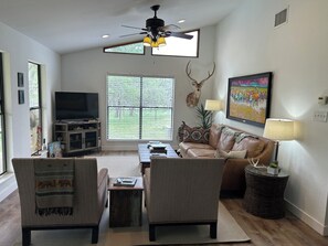 Smart TV, fireplace