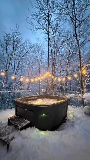 Tina de hidromasaje al aire libre