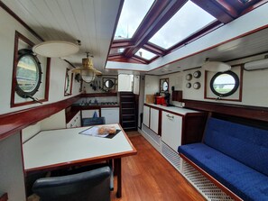 Interior - Nescio - Unique overnight stay on the water (Boornzwaag)