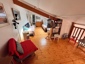4 dormitoris, planxa i posts de planxar, wifi gratuïta i roba de llit