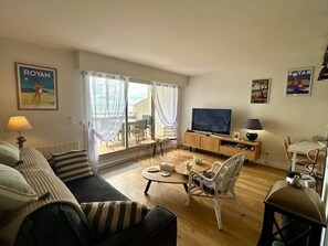 TV - Beautiful renovated T3 apartment with sea view in Royan (Royan)