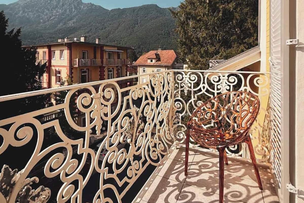 Junior Suite, Mountain View | In-room safe, blackout drapes, travel crib, free WiFi