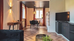 Hus, 3 soverom, fjellutsikt, hageområde | Oppholdsområde | Flatskjerm-TV