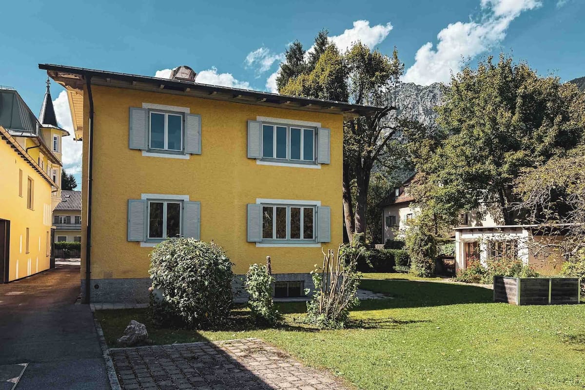 Hus, 3 soverom, fjellutsikt, hageområde | Safe på rommet, blendingsgardiner og reiseseng for barn