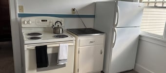 Charming 1-bedroom Duplex with AC, WiFi, Gym access etc...