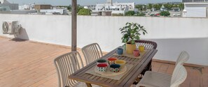 Outdoor dining - Apartment 'Luz' with Private Terrace, Wi-Fi and Air Conditioning (Conil de la frontera)