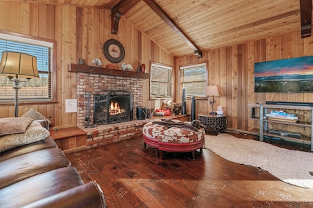 Cabin | Living area | TV