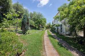 Property grounds - Villa 'La Ribeyre' with Sea View, Private Pool and Wi-Fi (Boliqueime)