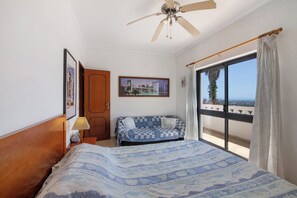 Iron/ironing board, free WiFi, bed sheets - Villa 'La Ribeyre' with Sea View, Private Pool and Wi-Fi (Boliqueime)