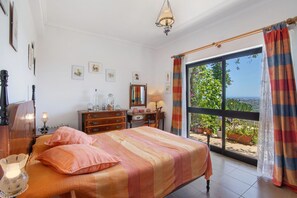 5 bedrooms, iron/ironing board, free WiFi, bed sheets - Villa 'La Ribeyre' with Sea View, Private Pool and Wi-Fi (Boliqueime)