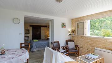 1 chambre, fer et planche à repasser, Wi-Fi gratuit, draps fournis