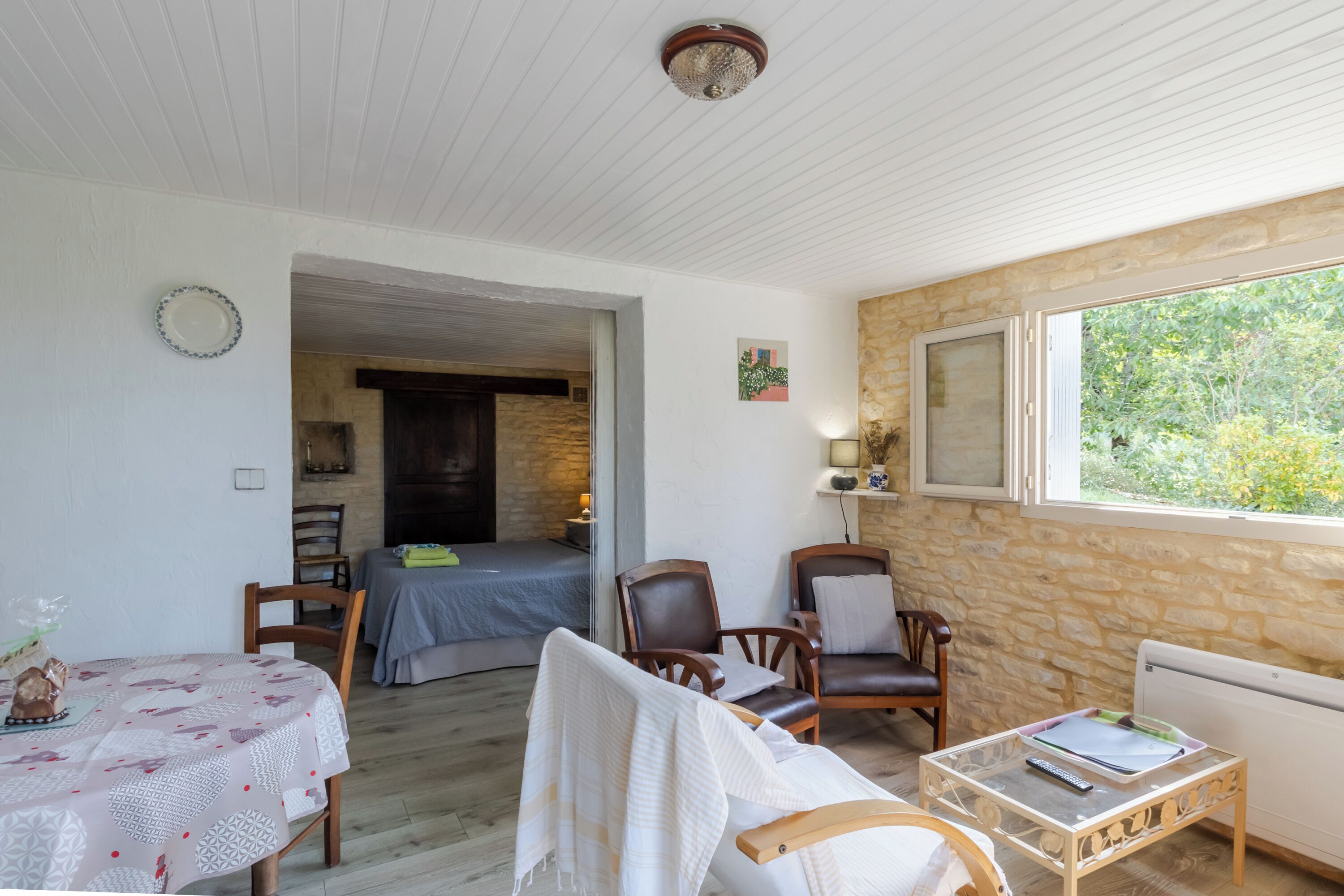 1 slaapkamer, een strijkplank/strijkijzer, gratis wifi, beddengoed