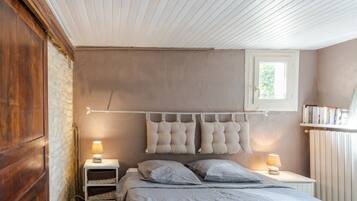 1 slaapkamer, een strijkplank/strijkijzer, gratis wifi, beddengoed