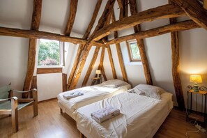 3 bedrooms, iron/ironing board, free WiFi, bed sheets - Cottage 'La Maison De Tine' with Shared Pool, Private Garden and Wi-Fi (Cénac-et-Saint-Julien)