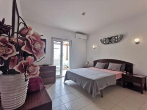 2 chambres, fer et planche à repasser, Wi-Fi, draps fournis