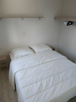2 bedrooms - Mobile Home '4 Persons, Air-Conditioned' with Shared Pool, Private Terrace and Air Conditioning (Gastes)