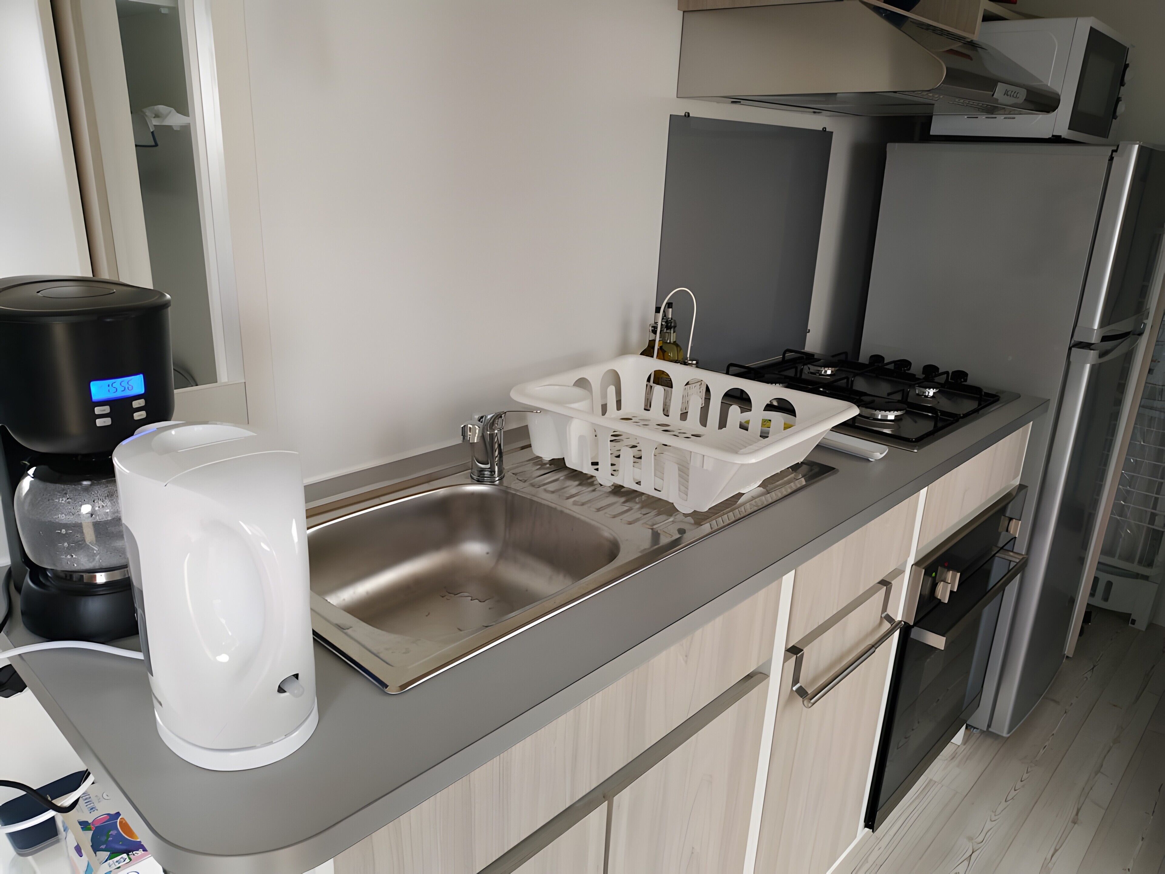 Refrigerador, microondas, horno, placa de cocina