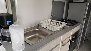 KĂŒhlschrank, Mikrowelle, Ofen, Herdplatte