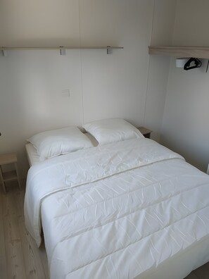 2 bedrooms - Mobile Home '4 Persons, Air-Conditioned' with Shared Pool, Private Terrace and Air Conditioning (Gastes)