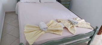 Ferienwohnung 'Menidi Studio' mit Meerblick, Wi-Fi und Klimaanlage