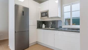 Refrigerador, microondas, parrilla de estufa y lavavajillas