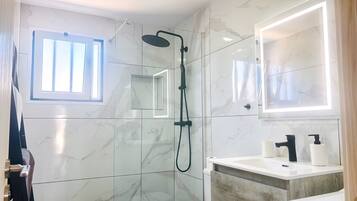 Apartment, 2 Bedrooms, Terrace, Garden View | Bathroom