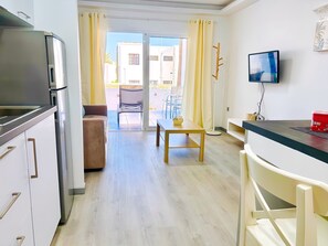 Apartment, 2 Bedrooms, Terrace, Garden View | Room amenity