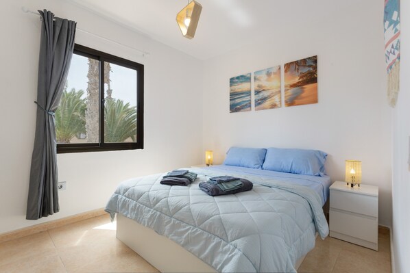 1 habitación, tabla de planchar con plancha, wifi gratis y ropa de cama 