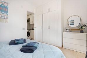 1 habitación, tabla de planchar con plancha, wifi gratis y ropa de cama 