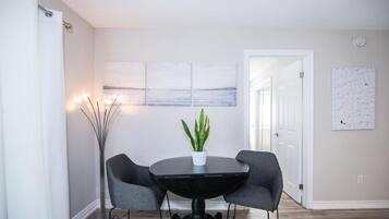 Standard Apartment, 1 Queen Bed with Sofa bed, Mountain View, Mountainside | Private kitchen