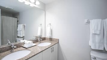 Apartamento estándar, 1 cama de matrimonio con sofá cama, vistas a la montaña, junto a la montaña | Baño