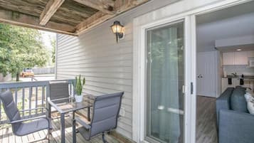 Standard Apartment, 1 Queen Bed with Sofa bed, Mountain View, Mountainside | Terrace/patio