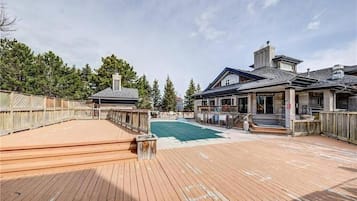 Seasonal outdoor pool