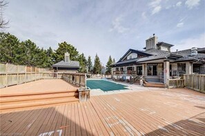 Seasonal outdoor pool - Slopeside Sanctuary (Blue Mountain)