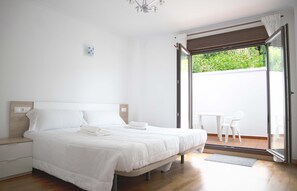 2 makuuhuonetta, silitysrauta/-lauta, Wi-Fi, vuodevaatteet