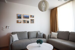 Smart TV - 1-bedroom Lake View Apartment close the centre of Central Tirana (Tiranë)