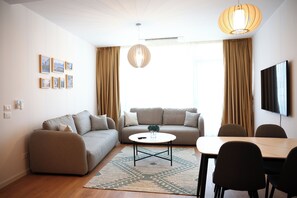 Smart TV - 1-bedroom Lake View Apartment close the centre of Central Tirana (Tiranë)