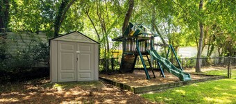 Midtown Brick Cottage 3BR, 2BA • 15 Mins to Ft Moore