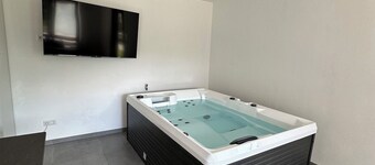 Ruhige Ferienwohnung Whirpool und Fasssauna