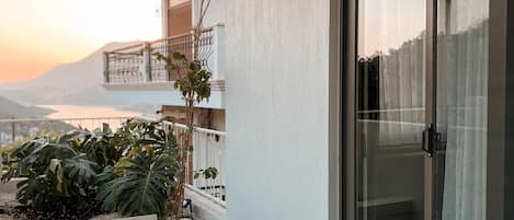 Appartamento Luxury, vista mare parziale | Balcone