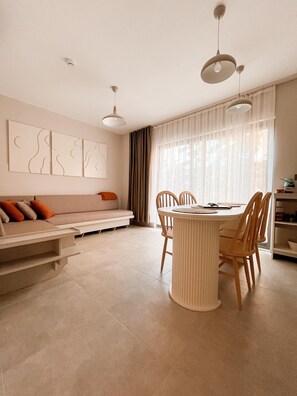 Luxury Condo, Patio, Garden View | Living area