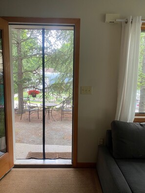 Smart TV - 1-bedroom apartment in Falmouth, on bike path, close to beach and town (Falmouth)