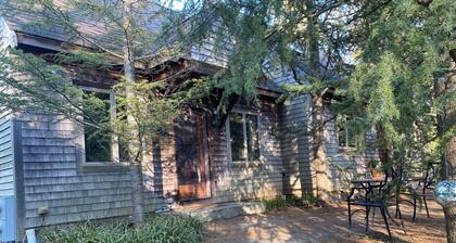 1-bedroom apartment in Falmouth, on bike path, close to beach and town