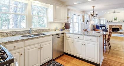 Charming Cape Cod Cottage walking distance to the beach