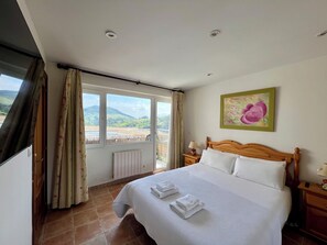 1 bedroom, iron/ironing board