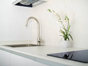 Frigorífic, microones, forn i placa de cuina 