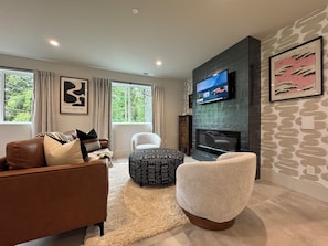 Smart TV, fireplace