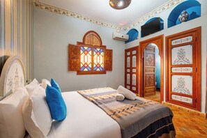5 عدّة غرف نوم ومكواة/لوح كي وواي فاي مجانًا وملاءات أسرّة
