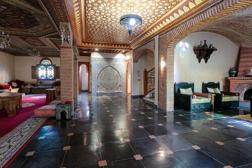 Spacious 5-bedroom villa in charming Marrakech with WiFi, AC, Private Pool